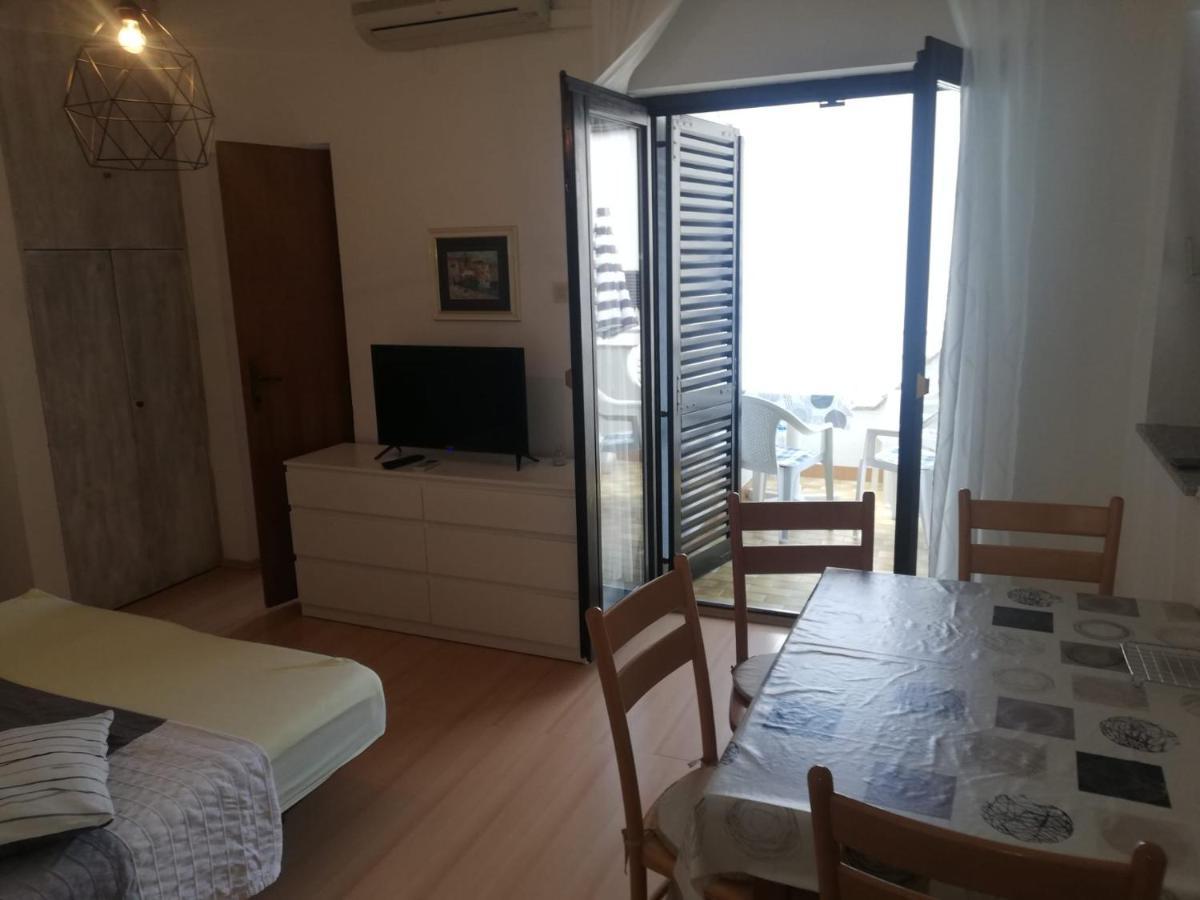 Iva/Sepac 1 Apartment Кърк Екстериор снимка